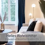 Apartment Benville - 54qm Fuer 5 Personen - Ruhige Lage & Stellplatz - Wlan - Zentral - Fahrradkeller *
