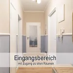 Apartment Benville - 54qm Fuer 5 Personen - Ruhige Lage & Stellplatz - Wlan - Zentral - Fahrradkeller *
