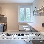 Apartment Benville - 54qm Fuer 5 Personen - Ruhige Lage & Stellplatz - Wlan - Zentral - Fahrradkeller *