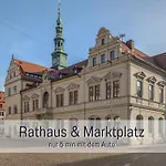 Benville - 54qm Fuer 5 Personen - Ruhige Lage & Stellplatz - Wlan - Zentral - Fahrradkeller Apartment *