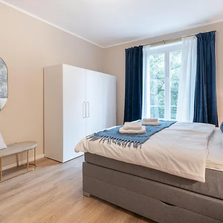 Benville - 54qm Fuer 5 Personen - Ruhige Lage & Stellplatz - Wlan - Zentral - Fahrradkeller Appartement Pirna