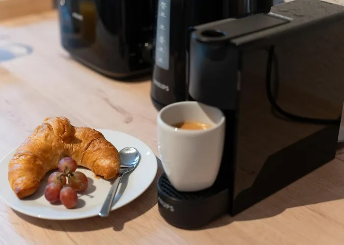 Benville - 54qm Fuer 5 Personen - Ruhige Lage & Stellplatz - Wlan - Zentral - Fahrradkeller Appartement