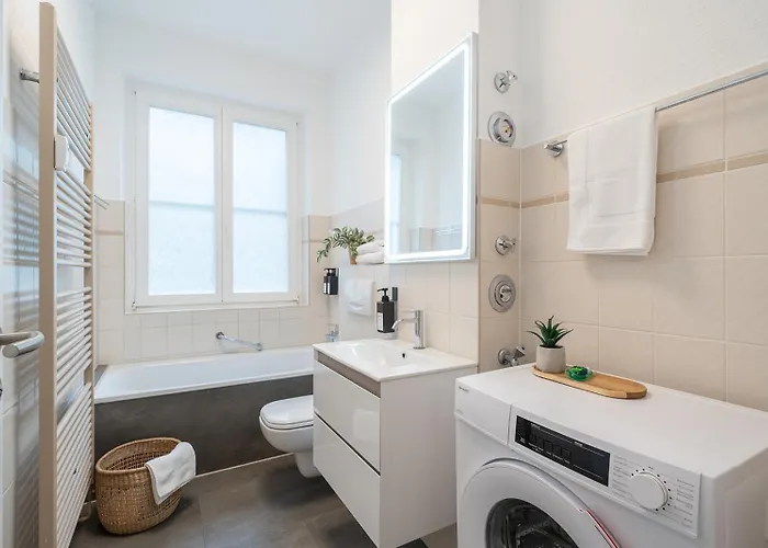 Benville - 54qm Fuer 5 Personen - Ruhige Lage & Stellplatz - Wlan - Zentral - Fahrradkeller Appartement