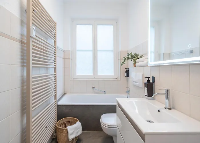 Benville - 54qm Fuer 5 Personen - Ruhige Lage & Stellplatz - Wlan - Zentral - Fahrradkeller *