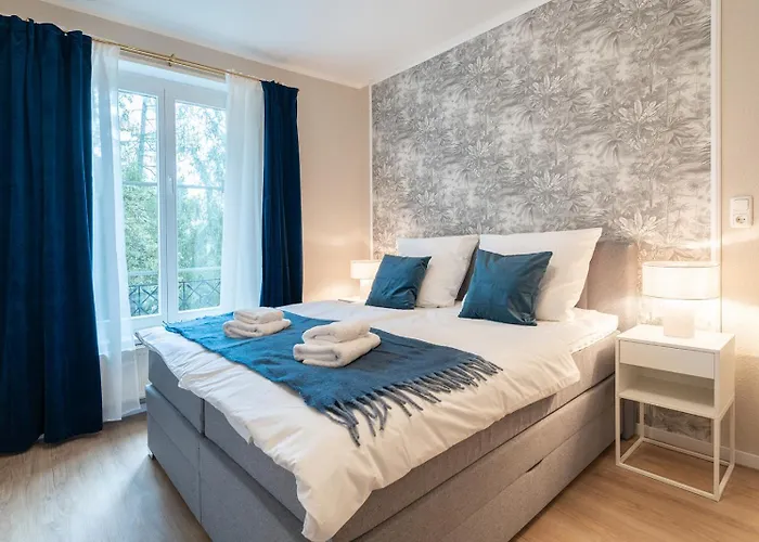 Benville - 54qm Fuer 5 Personen - Ruhige Lage & Stellplatz - Wlan - Zentral - Fahrradkeller Appartement *